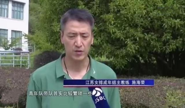 朱一龙：对，包括给我们所有（前期）开会的时候，你的手表，你的通讯设备全部都要上交。