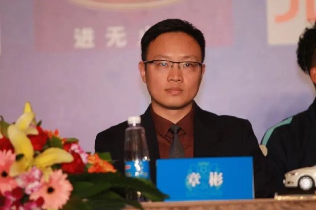 戛纳影展公布新一届主席 莱斯库尔2015年上任 2014-01-15 戛纳国际电影节新一任影展主席于日前公布，法国有线付费电视台Canal Plus联合创始人、前总裁皮埃尔·莱斯库尔将接替吉尔·雅格布，成为戛纳新一任主席，任期从2015年开始。