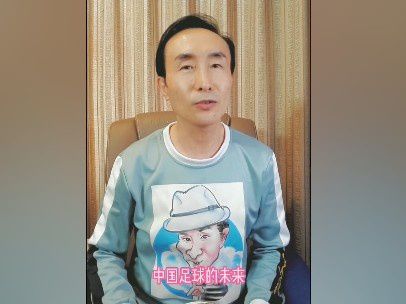 大嫂昆凌也现身机场，两人一起过安检，形影不离。