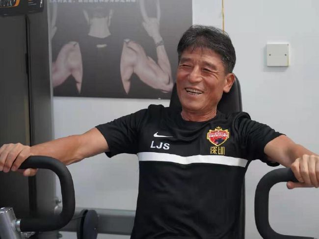 李捷：今年来讲是我们还是蛮有成绩的一年，第一我们从“锦橙合制”和华语巨制这个计划中，已经按期杀青了包括《镖人》、《抓特务》、《群星闪耀时》和《东极岛》在内的四部大片。