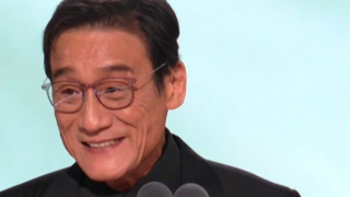 刘烨携妻儿现身机场 “洋媳妇”带萌娃引人注目 2014-02-25 2月24日，刘烨携妻儿现身上海机场。